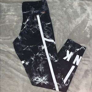 Victoria’s Secret/Pink Ultimate leggings- size L